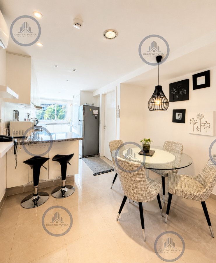 Apartamento ID.3030 - Venta de Apartamento de 3 Dormitorios sobre Primera Fila de Playa Brava, Punta del Este