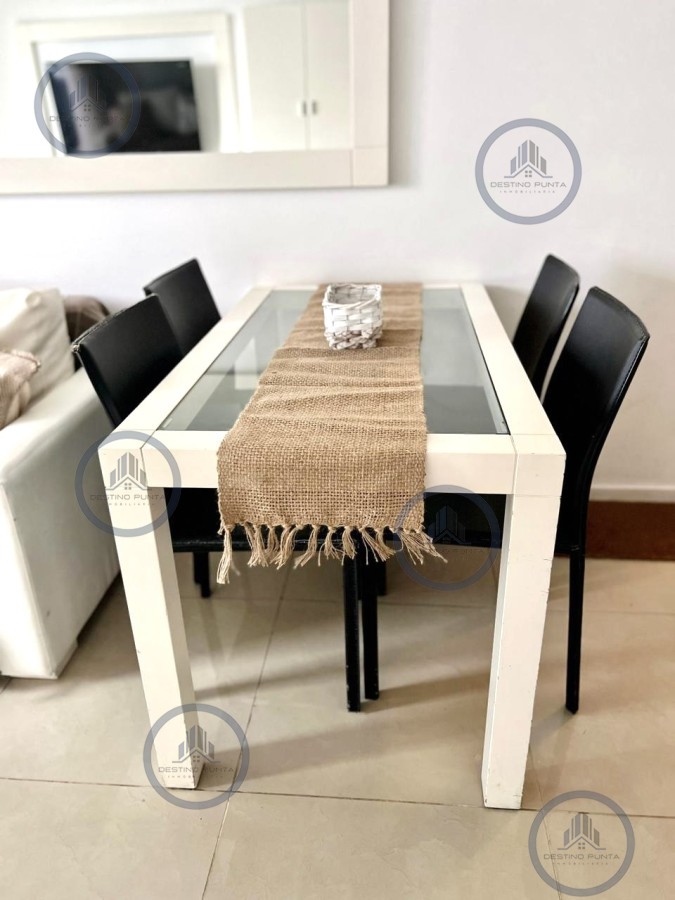 Apartamento ID.1622 - Apartamento de 1 Dormitorio en Torre con Servicios, Cerca del Mar - Alquiler Anual, Punta del Este