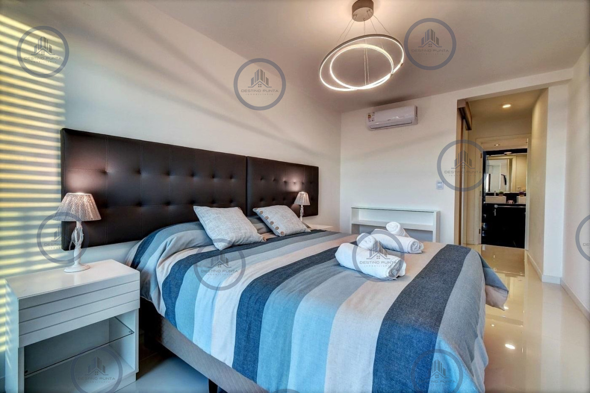 Apartamento ID.1626 - Alquiler temporario de apartamento de dos dormitorios con dos baños a pasos de la Playa y centro comercial, Punta del Este