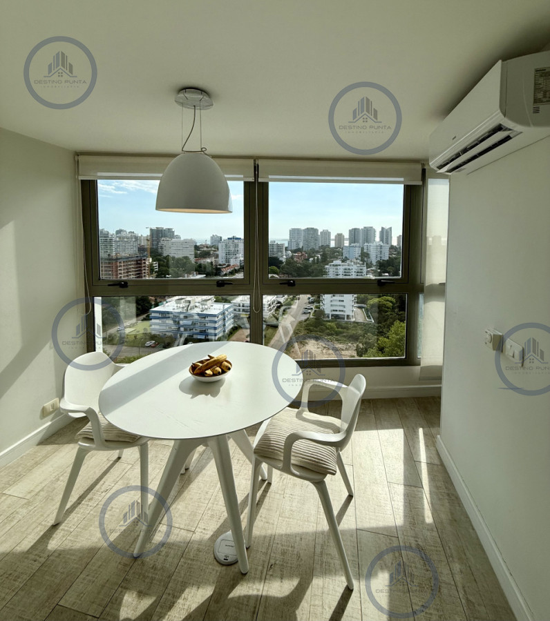 Apartamento ID.2036 - Apartamento Penthouse finamente decorado de 3 dormitorios con parrillero propio en venta, Roosevelt Brava, Punta del Este
