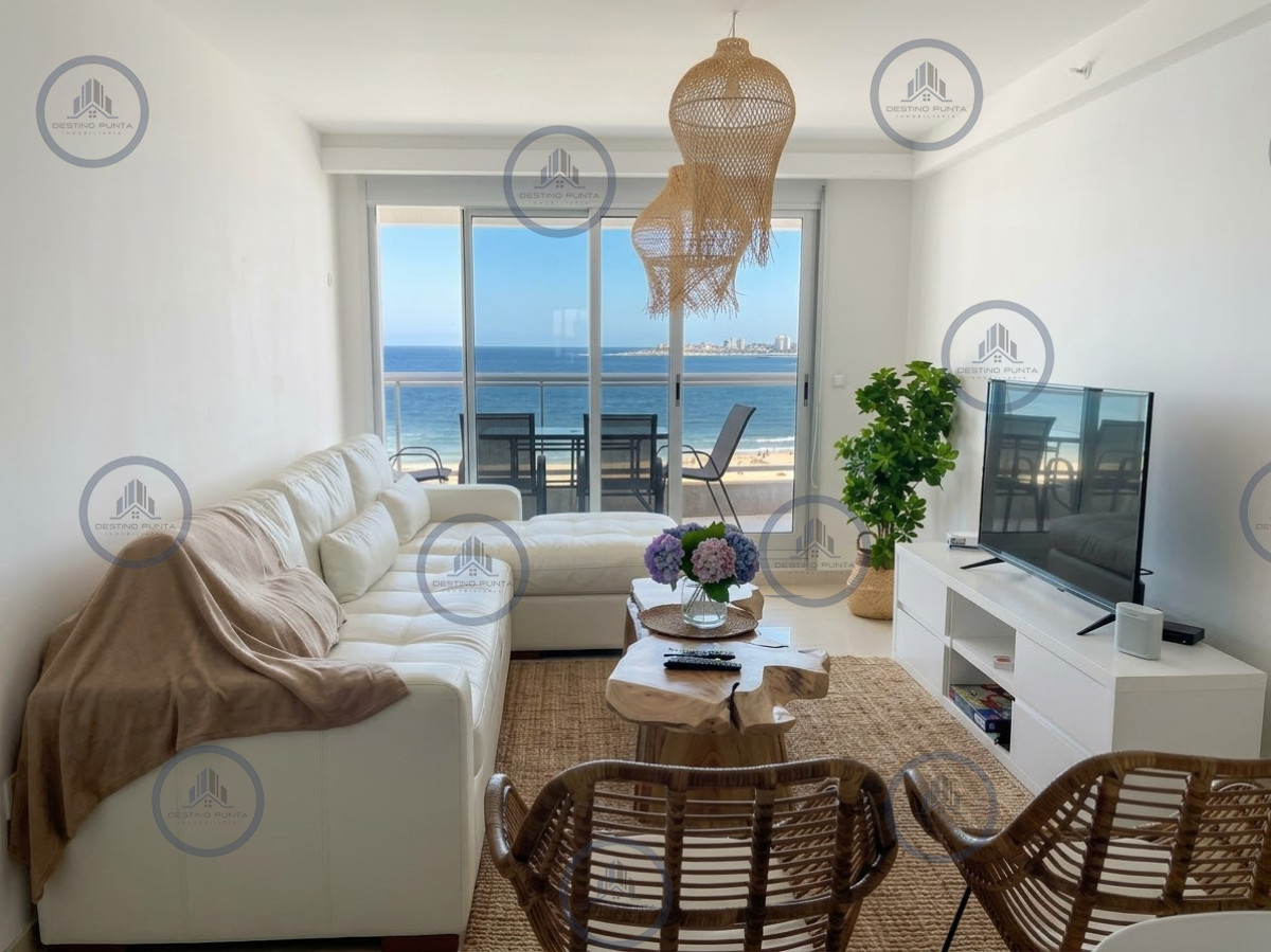 Apartamento moderno piso alto de 2 dormitorios con parrillero de uso exclusivo a pasos de Playa Brava — fotografía 1