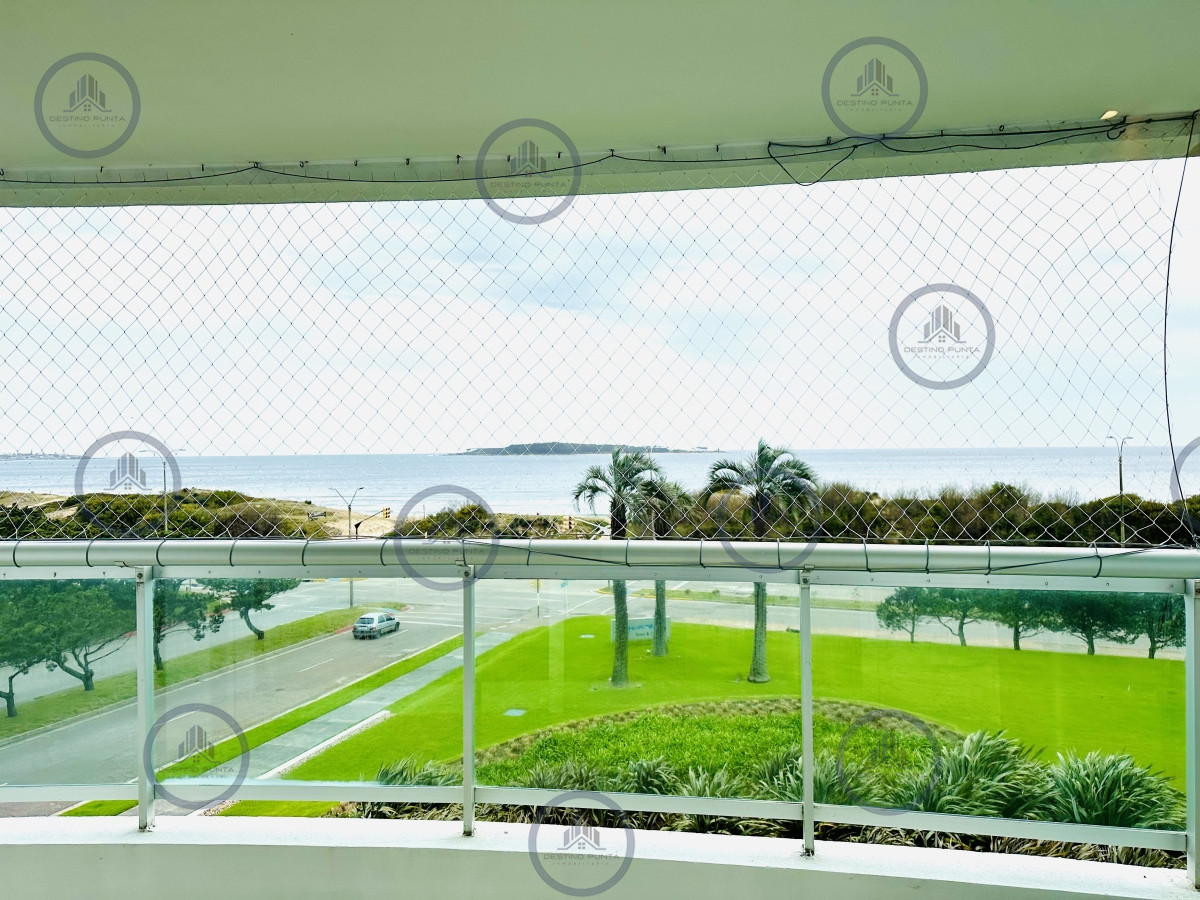 Apartamento ID.1708 - Alquiler temporario de gran apartamento de 4 dormitorios más dependencia en Playa Mansa