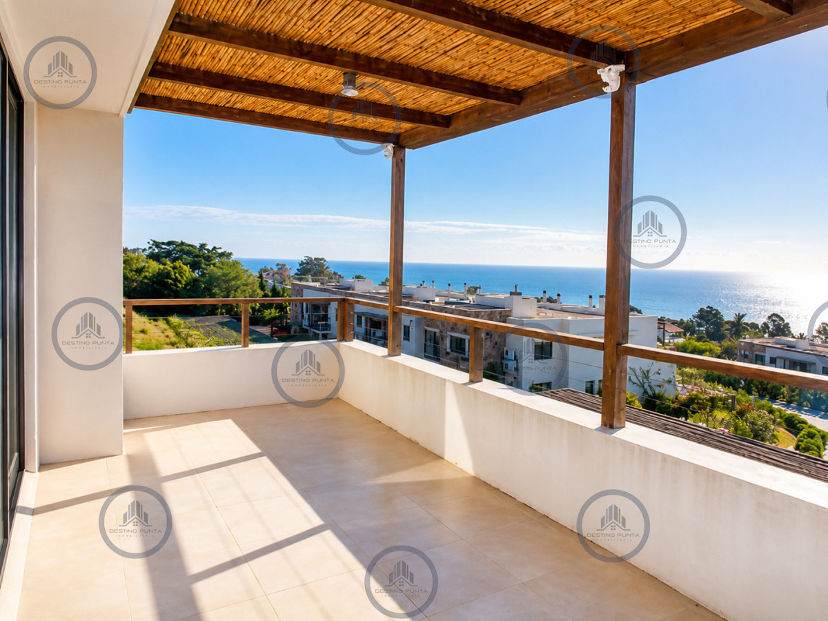 Apartamento ID.2462 - Excelente y amplio departamento duplex en venta de 3 dormitorios mas dependencia con parrillero, Punta Ballena