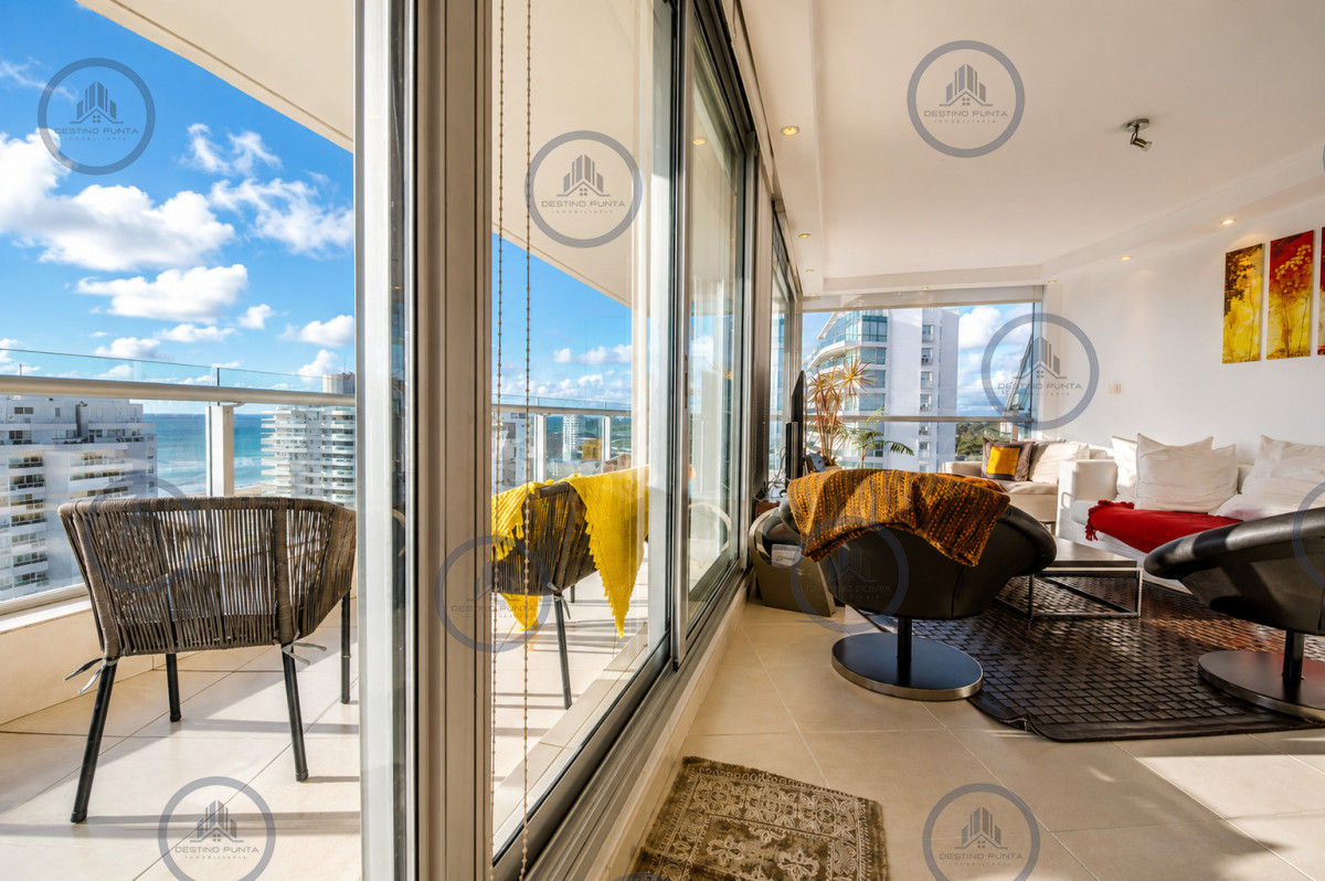 Apartamento ID.87 - Apartamento de 3 Dormitorios y Dependencia en Playa Mansa, Punta del Este