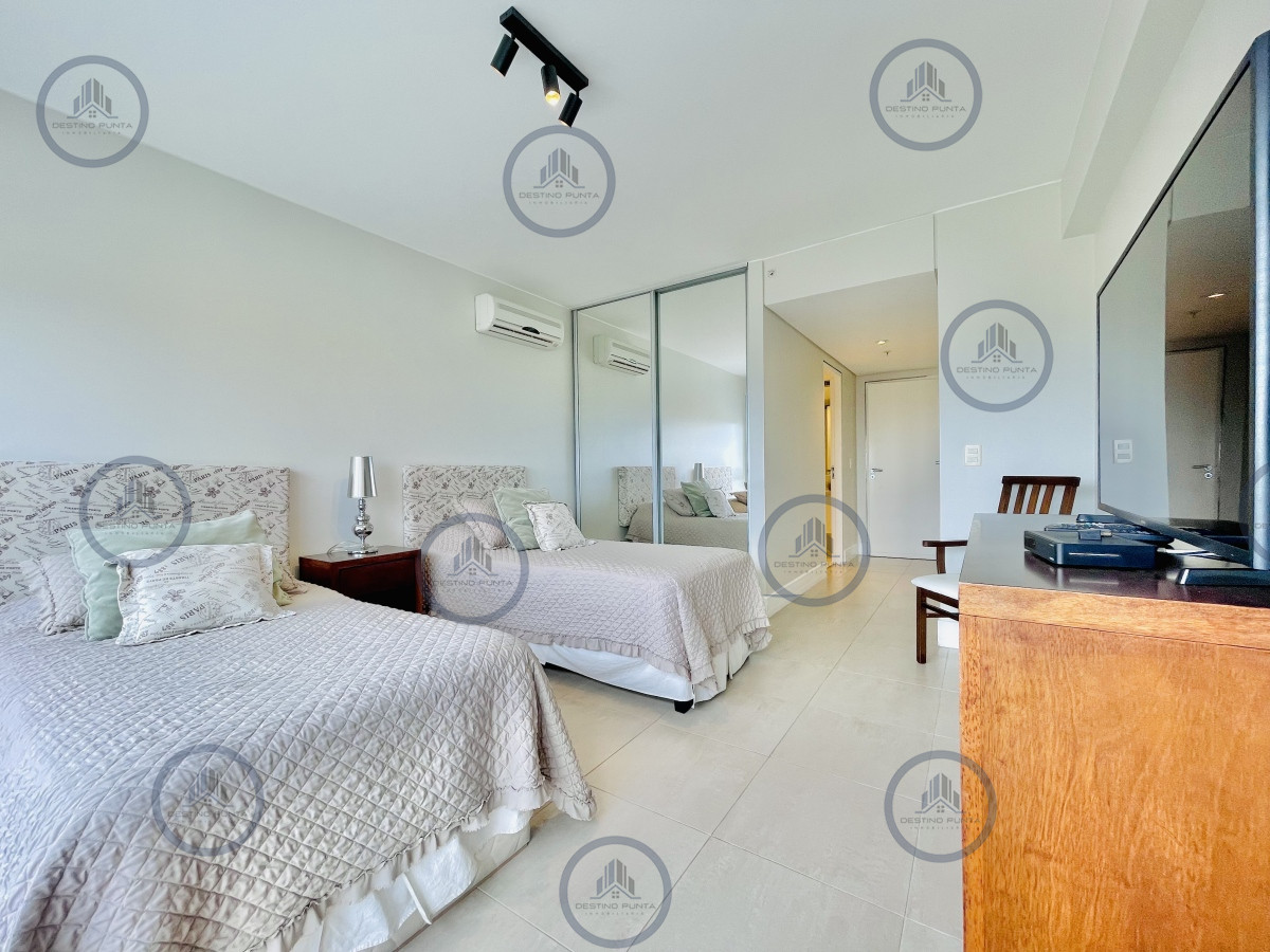 Apartamento ID.52 - Moderno Apartamento de 2 Dormitorios en Le Parc, Playa Brava. Punta del Este 