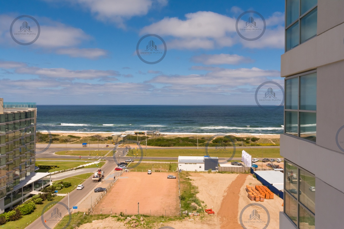 Apartamento ID.301 - Excelente Apartamento de 2 Dormitorios + Servicio en Brava con Vista al Mar