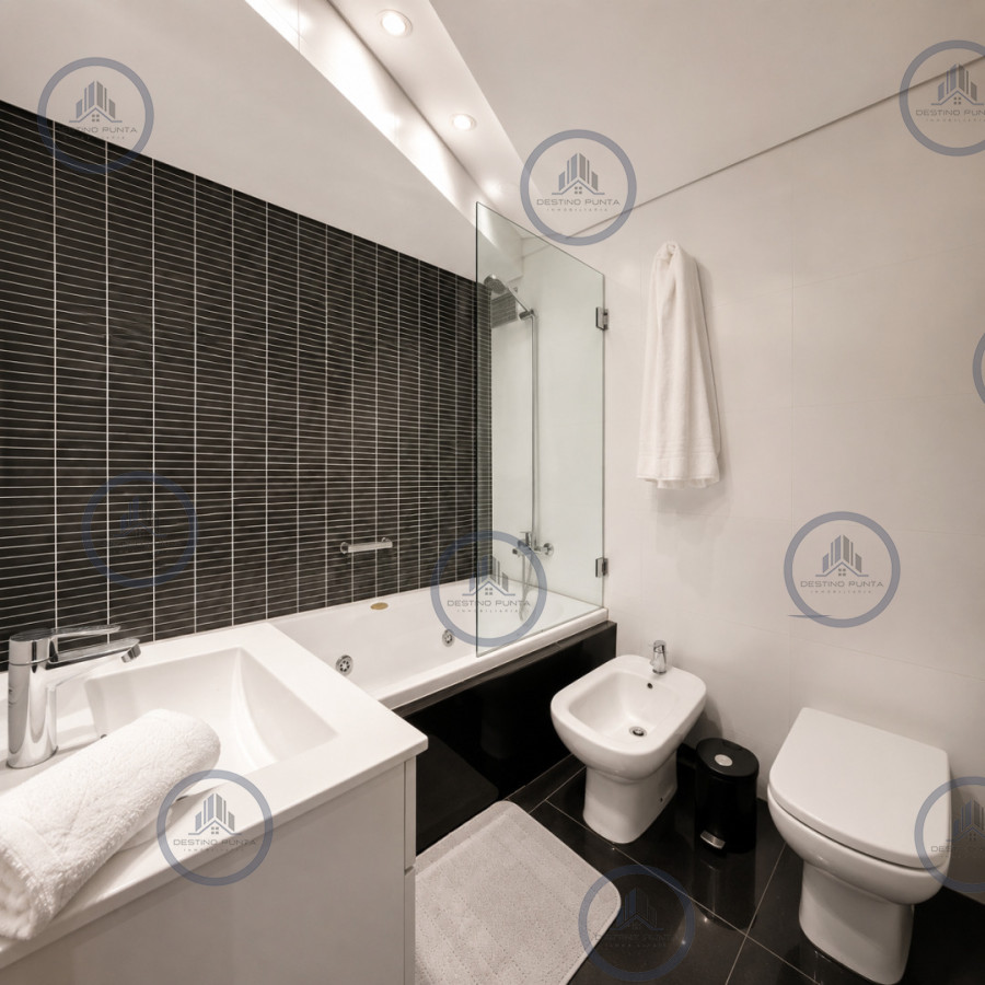 Apartamento ID.150 - Espectacular Penthouse Duplex con 4 Dormitorios + Dependencia y Terraza con Parrillero, en torre premium de Playa Brava, Punta del Este
