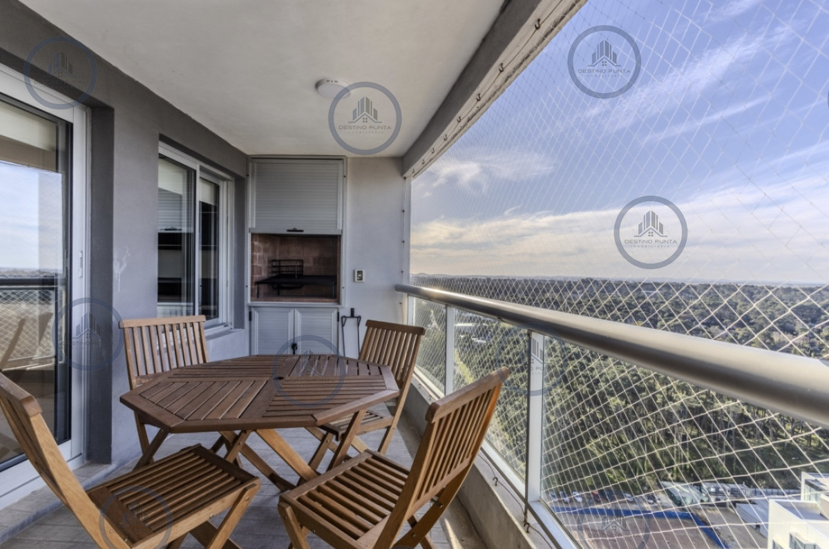 Apartamento ID.171 - Moderno Penthouse con Vista al Mar, en Playa Brava, 3 Dormitorios con Parrillero y Dependencia de servicio
