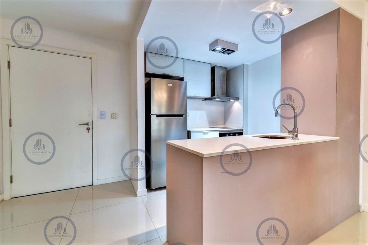 Apartamento ID.1626 - Alquiler temporario de apartamento de dos dormitorios con dos baños a pasos de la Playa y centro comercial, Punta del Este