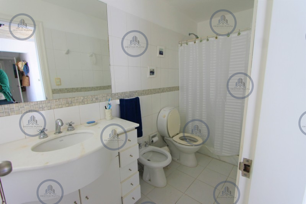 Apartamento ID.1935 - Apartamento con Estufa y Parrillero de 3 Dormitorios en La Barra, Venta y Alquiler