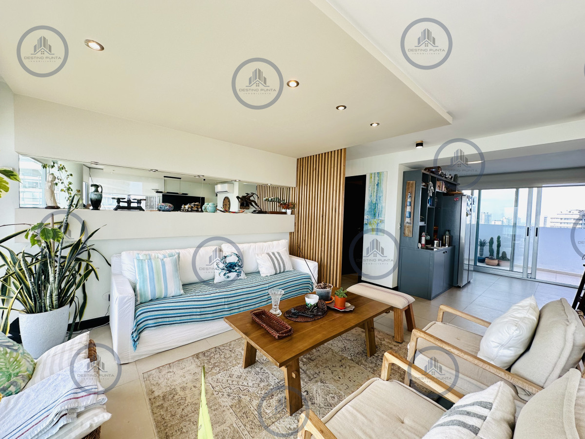 Apartamento ID.1226 - Venta de Excelente Penthouse de 2 Dormitorios y Parrillero con vistas a Playa Mansa, Punta del Este