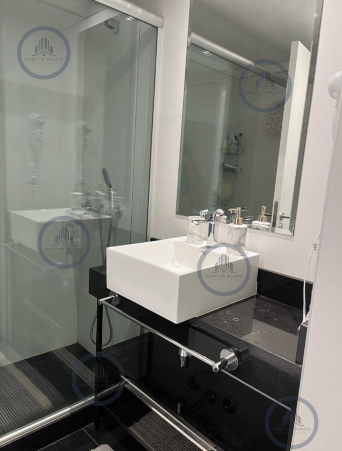 Apartamento ID.2760 - Alquiler temporal de apartamento de 2 dormitorios con 2 baños en excelente ubicación entre playas mansa y brava 