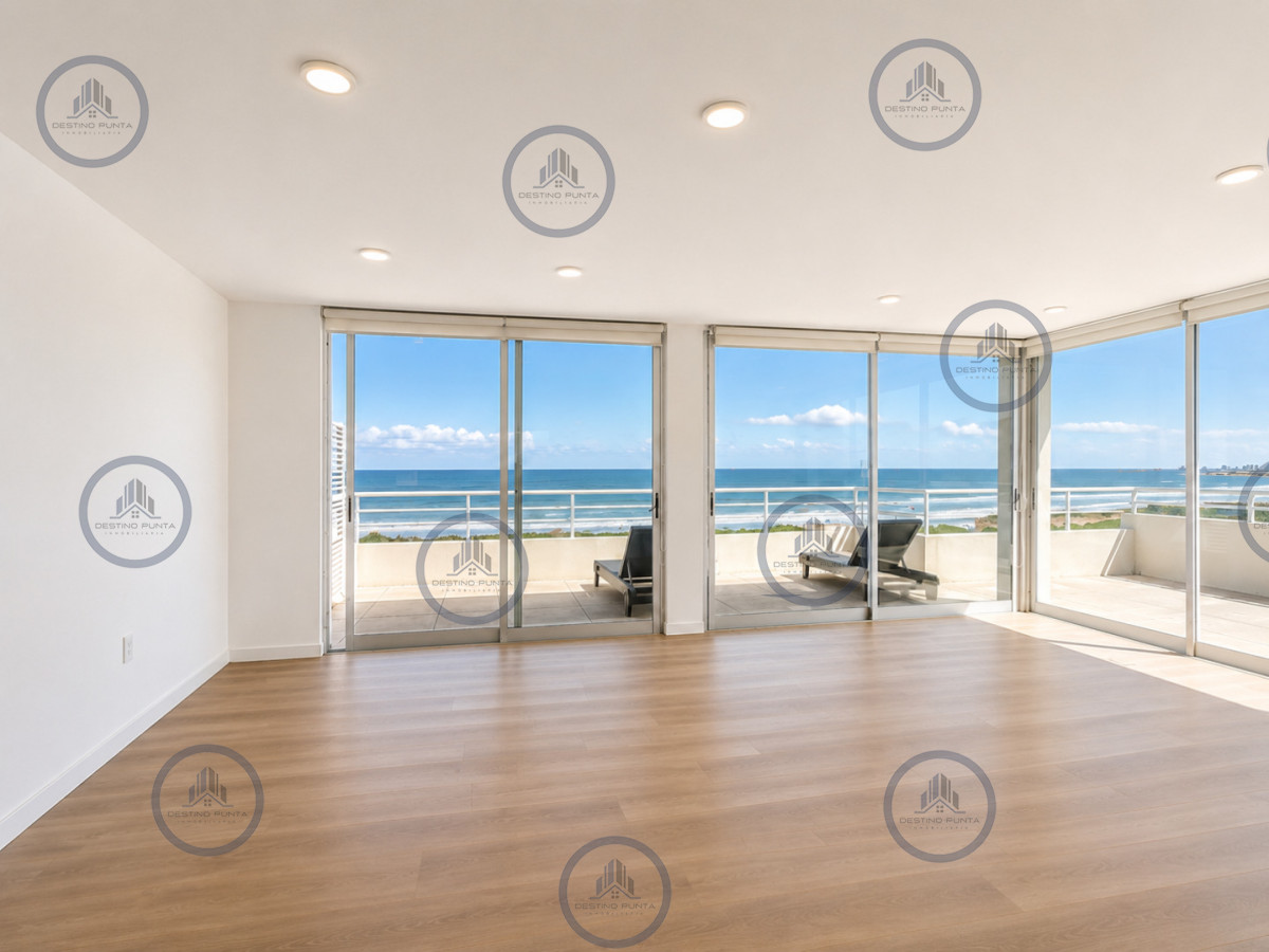 Apartamento ID.2985 - Penthouse de 3 Dormitorios con Barbacoa en Primera Línea del Mar, Playa Brava Punta del Este
