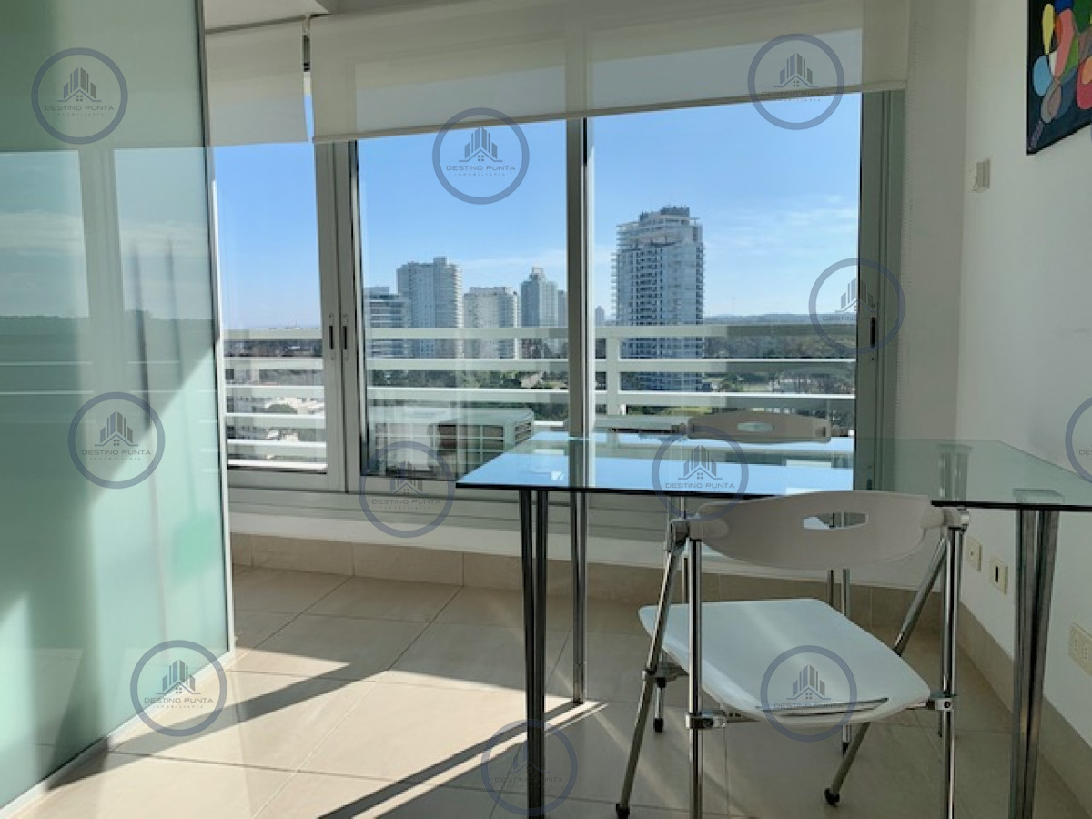 Apartamento ID.25 - Venta y alquiler temporario de apartamento de tres dormitorios mas dependencia de servicio en Playa Brava