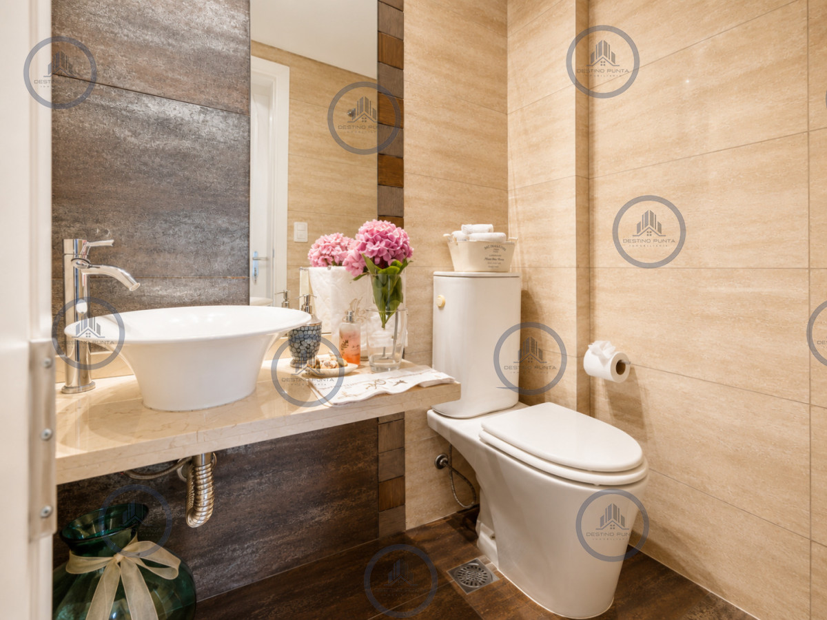 Apartamento ID.2321 - Penthouse Dúplex de 3 Dormitorios y Parrillero en Playa Mansa, Punta del Este
