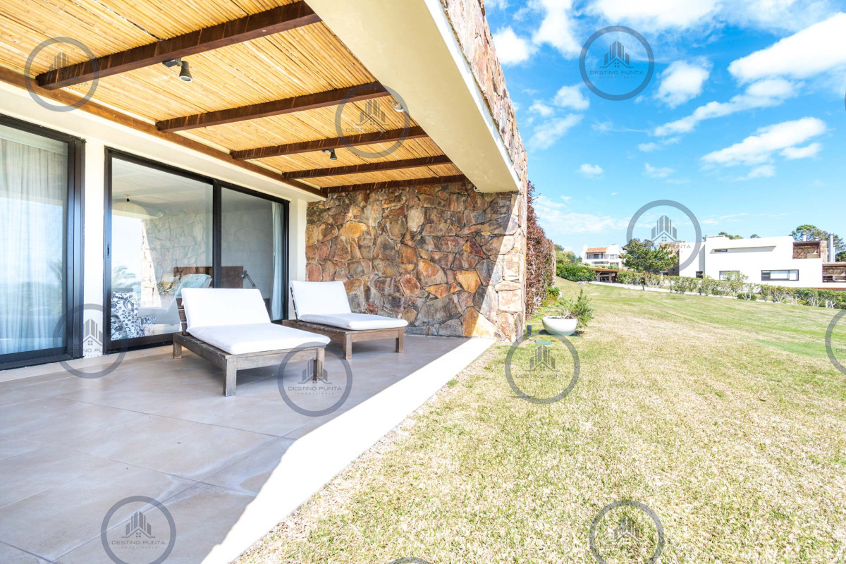 Apartamento ID.9 - Alquier temporario de amplio departamento de tres dormitorios con jardín, Punta Ballena