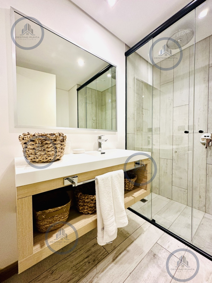 Apartamento ID.677 - Venta y alquiler de apartamento de tres dormitorios con tres suites moderno a estrenar, playa Brava