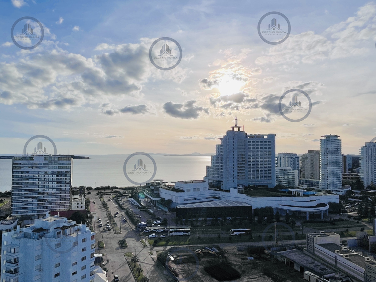 Apartamento ID.2711 - Apartamento de 2 Dormitorios en Alquiler Anual a pasos de Playas Mansa y Brava