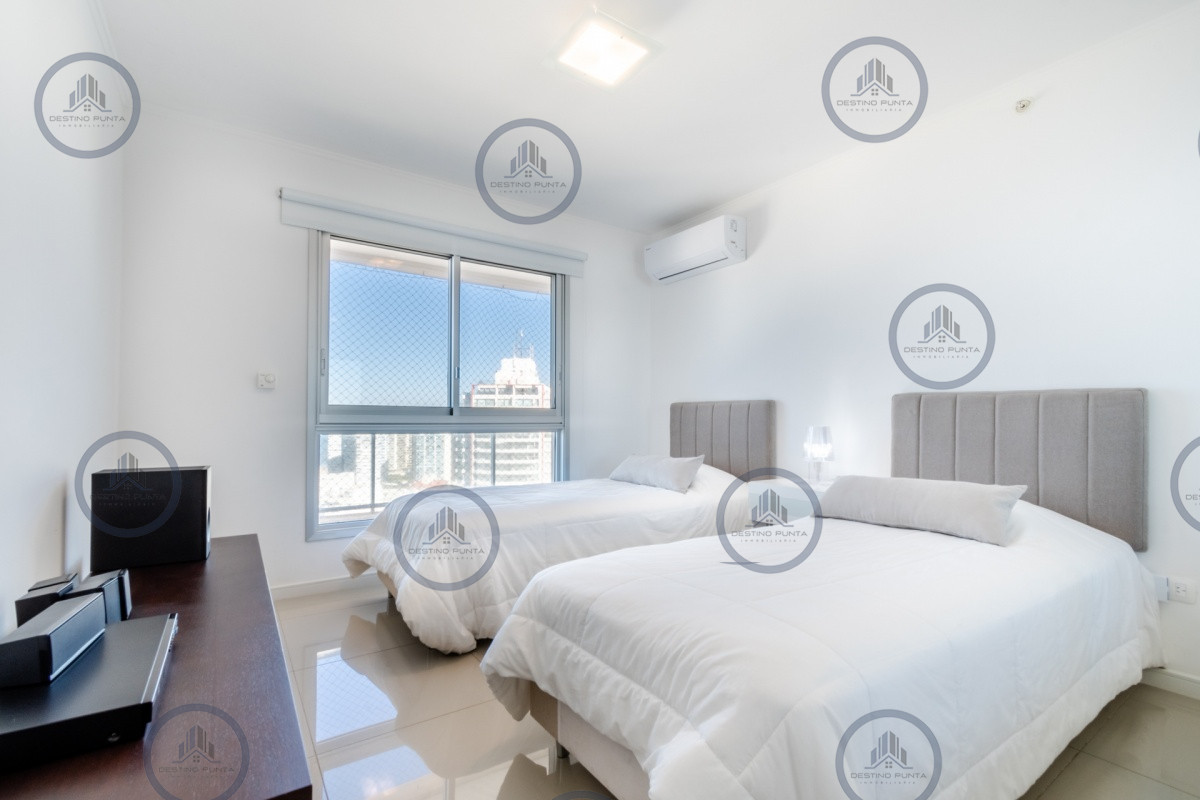 Apartamento ID.248 - Apartamento de 2 Dormitorios en Playa Brava con Vista al Mar - Venta