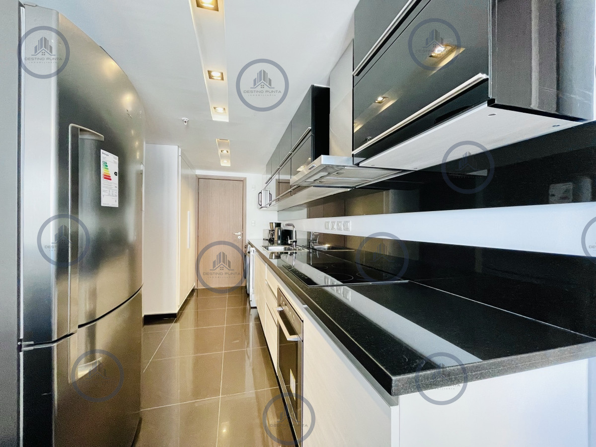 Apartamento ID.1525 - Apartamento de 3 Dormitorios y Dependencia, con Parrillero y Vista al Mar en Playa Brava, Punta del Este 