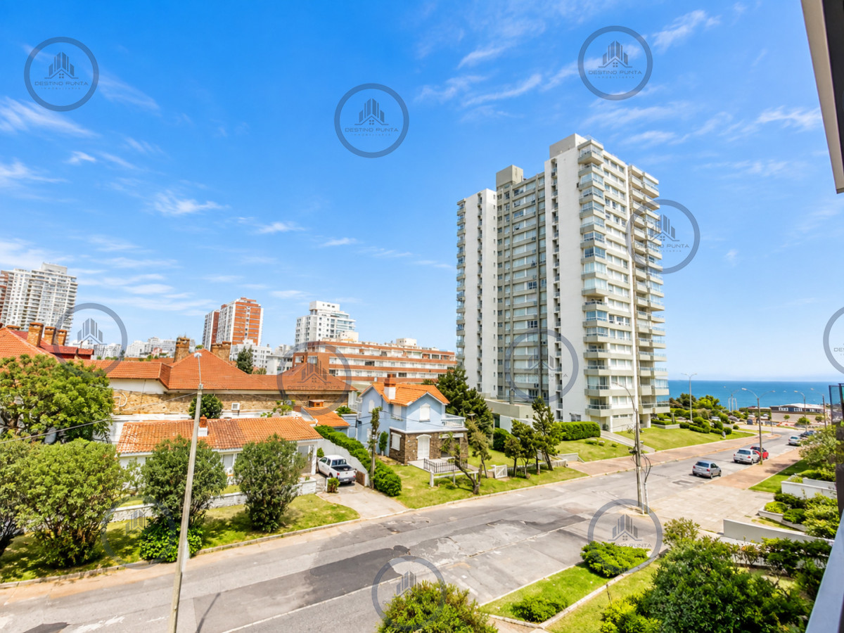 Apartamento ID.3307 - Moderno Apartamento de 1 Dormitorio en Suite a pasos del mar. Playa Mansa, Punta del Este