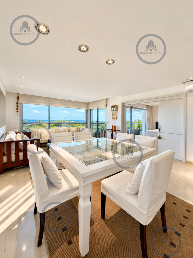 Apartamento ID.3030 - Venta de Apartamento de 3 Dormitorios sobre Primera Fila de Playa Brava, Punta del Este