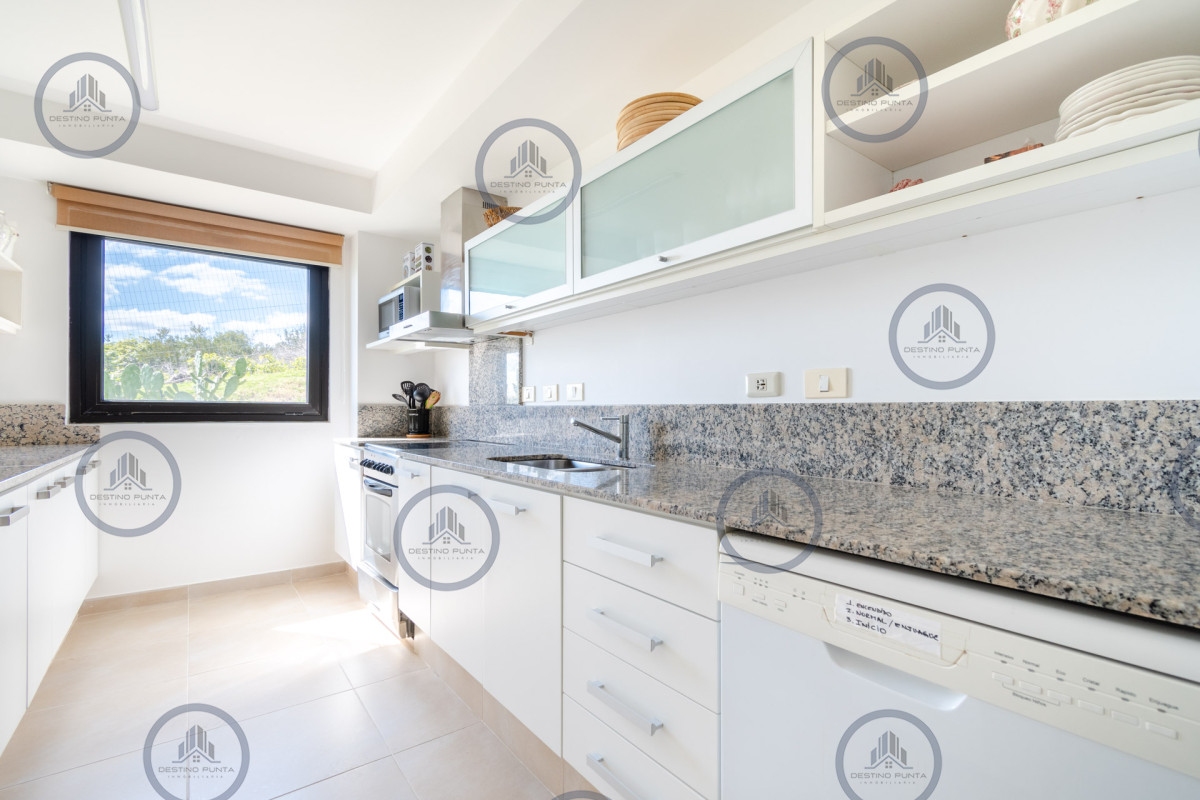 Apartamento ID.9 - Alquier temporario de amplio departamento de tres dormitorios con jardín, Punta Ballena