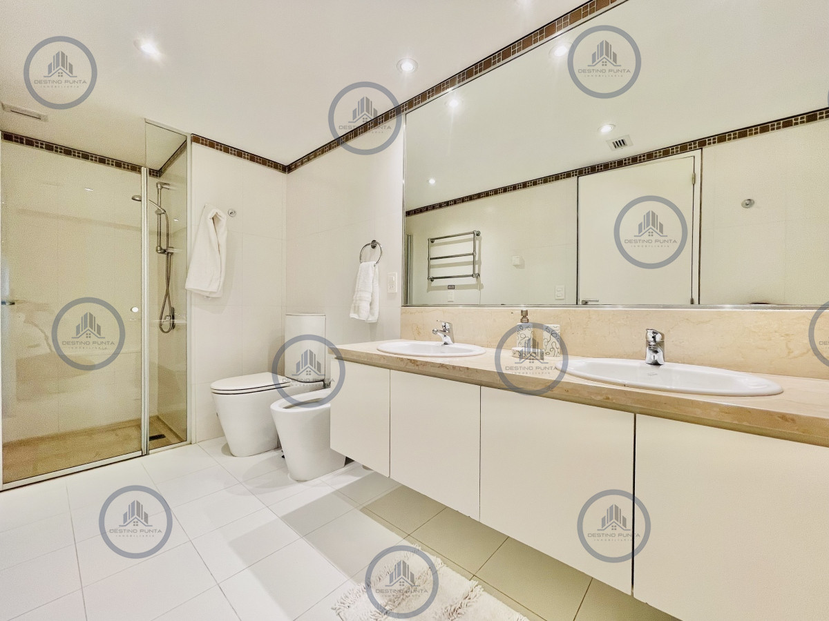 Apartamento ID.52 - Moderno Apartamento de 2 Dormitorios en Le Parc, Playa Brava. Punta del Este 
