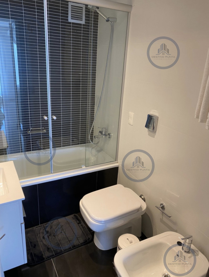 Apartamento ID.175 - Alquiler temporal de apartamento piso alto de 2 dormitorios más servicio en playa brava 