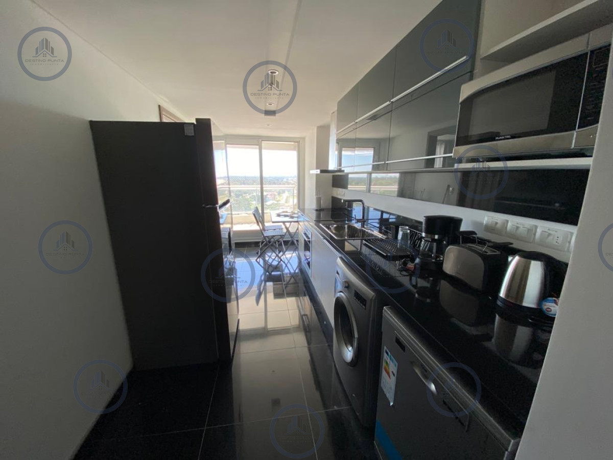 Apartamento ID.173 - Apartamento piso alto de 2 dormitorios en suite más dependencia de servicio y parrillero, Playa Brava