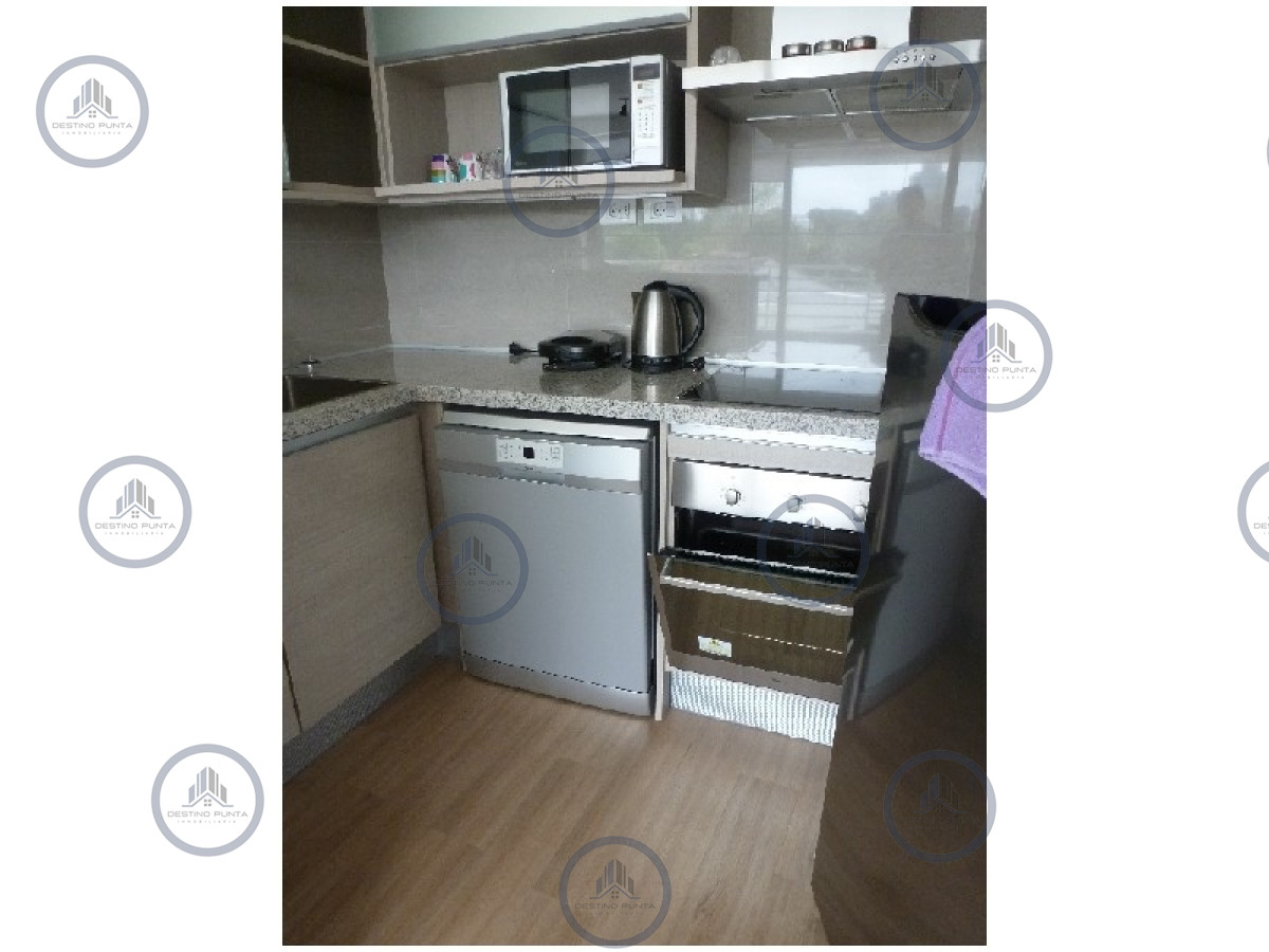 Apartamento ID.447 - Alquiler temporal de apartamento de dos dormitorios con dos baños en Playa Mansa, Punta del Este