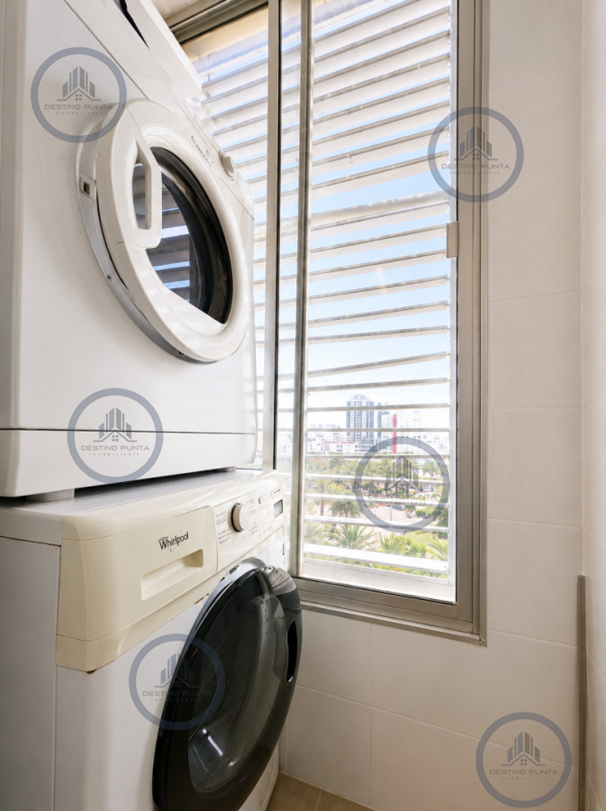 Apartamento ID.2025 - Apartamento en Venta, Península de Punta del Este. 3 Dormitorios con vista, reciclado 