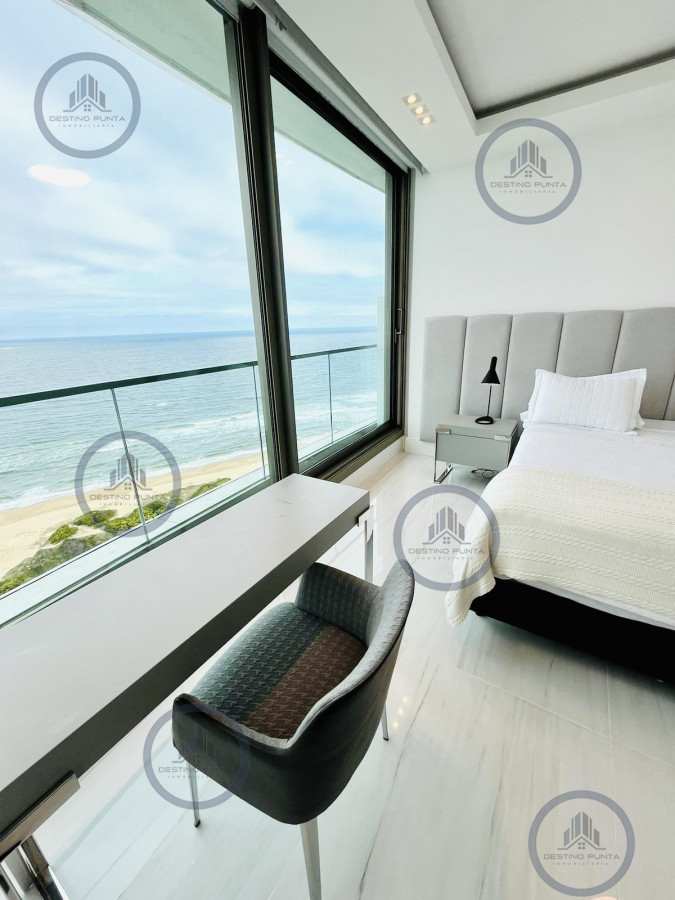 Apartamento ID.2287 - Exclusiva unidad de 4 dormitorios en suite en Fendi Chateu Playa Mansa Disponible Alquiler Anual