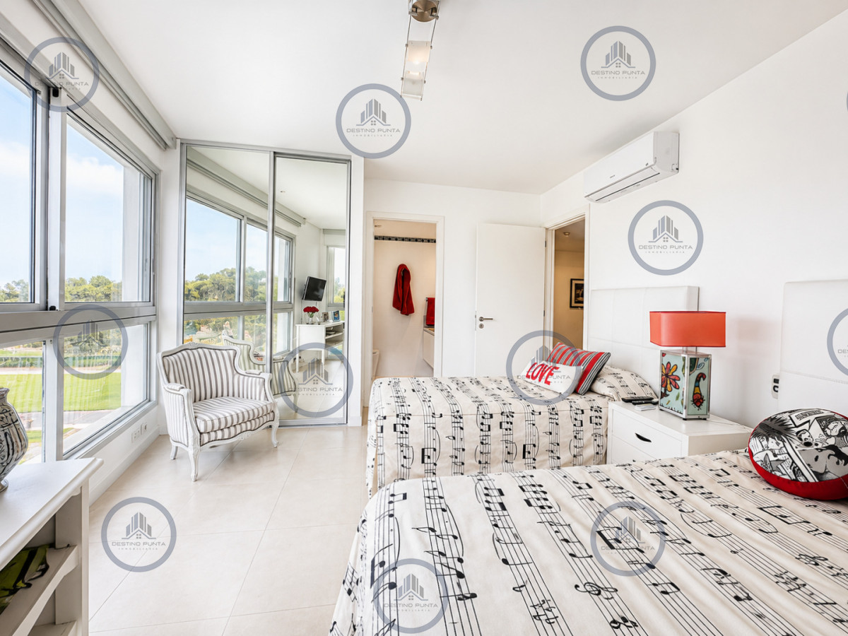 Apartamento ID.272 - Oportunidad en Venta Maravilloso departamento esquinero en Torre Le Parc, Playa Brava, Punta del Este