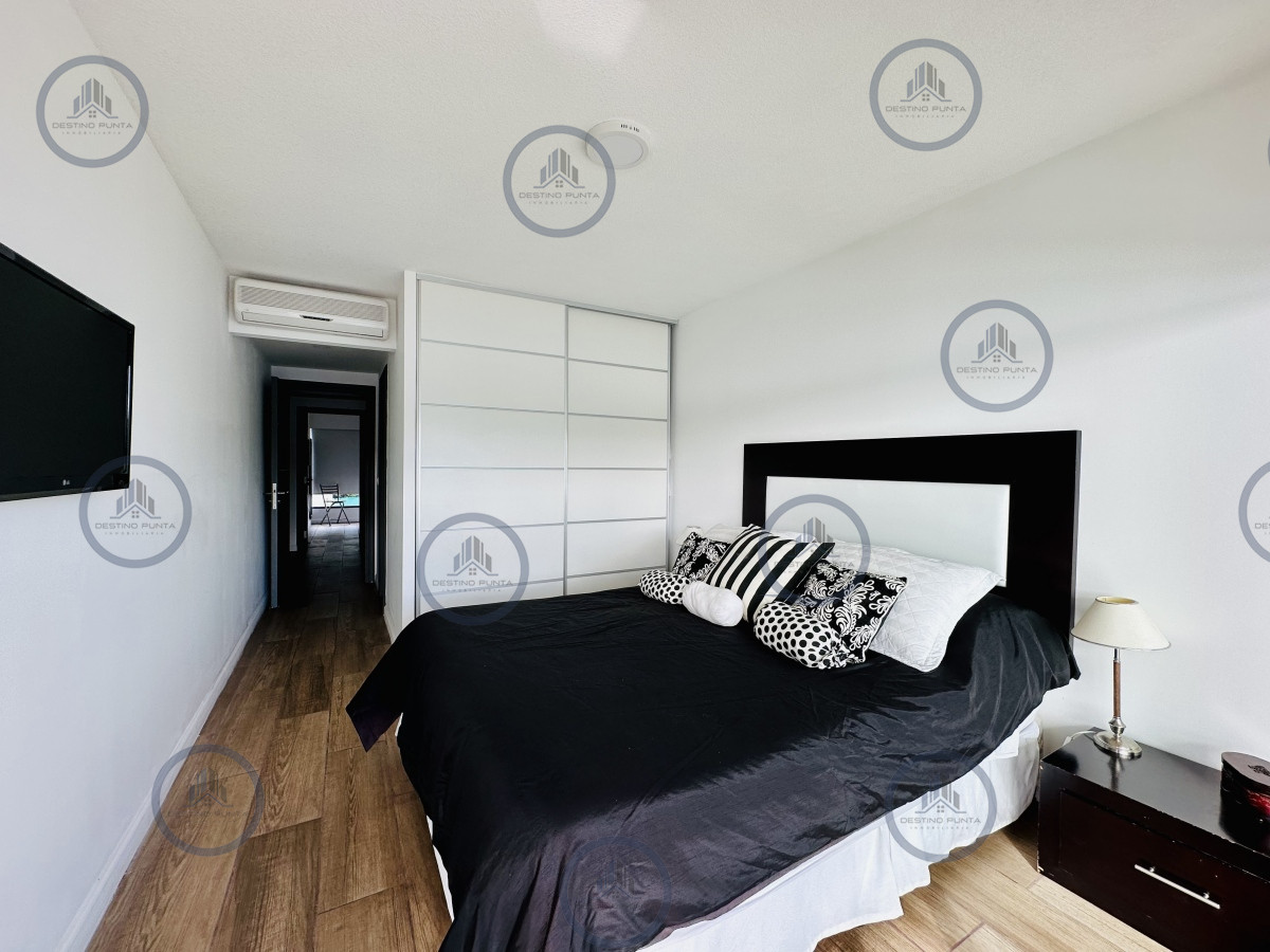 Apartamento ID.1529 - Alquiler temporal y anual de apartamento de tres dormitorios frente al mar en Pinares, playa Mansa