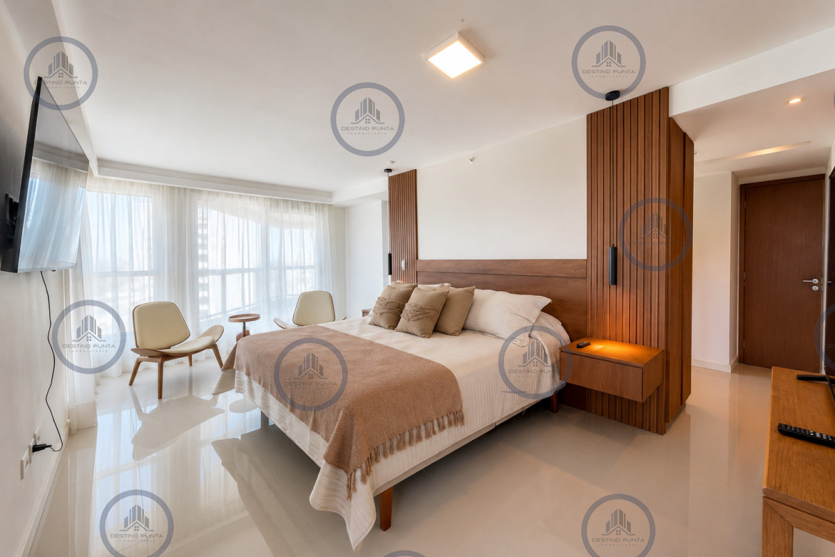 Apartamento ID.150 - Espectacular Penthouse Duplex con 4 Dormitorios + Dependencia y Terraza con Parrillero, en torre premium de Playa Brava, Punta del Este