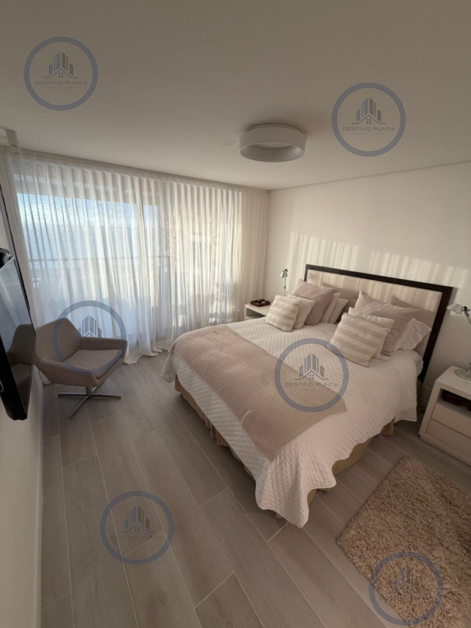 Apartamento ID.1143 - Alquiler temporario de apartamento de dos dormitorios con dos baños en suite, punta ballena 