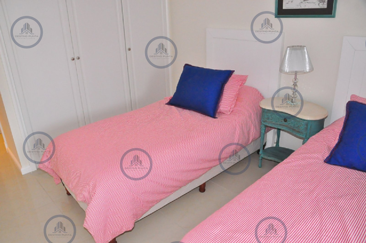 Apartamento ID.243 - Excelente Apartamento de 3 Dormitorios y Dependencia en Playa Brava - Venta y Alquiler