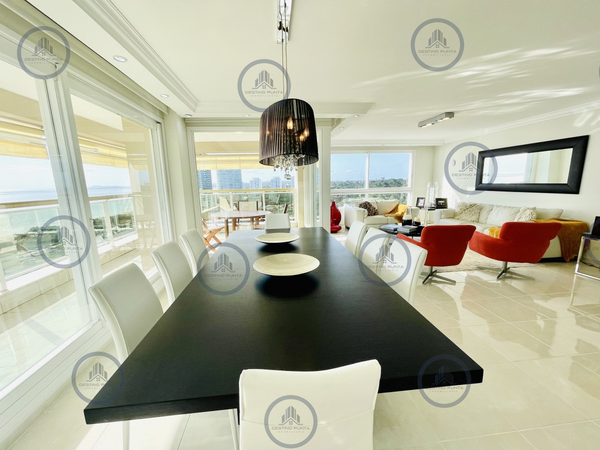 Apartamento ID.1059 - Venta de Excelente apartamento en alquiler temporario de tres dormitorios más dependencia de servicio, Playa Mansa, Punta del Este