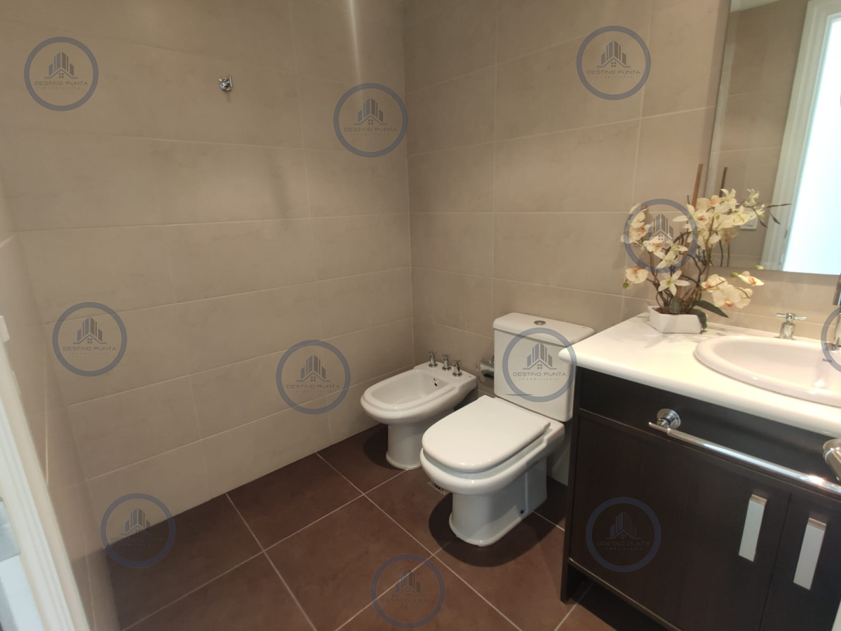 Apartamento ID.456 - Venta y alquiler temporario de apartamento de tres dormitorios en torre Premiun de playa Brava, Punta del Este