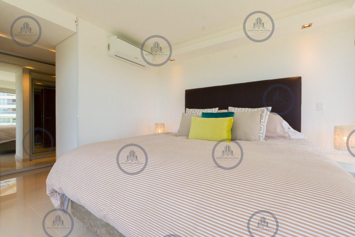 Apartamento ID.301 - Excelente Apartamento de 2 Dormitorios + Servicio en Brava con Vista al Mar