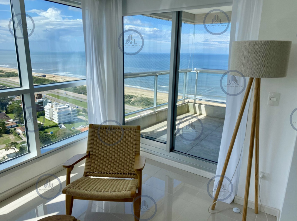 Apartamento ID.175 - Alquiler temporal de apartamento piso alto de 2 dormitorios más servicio en playa brava 