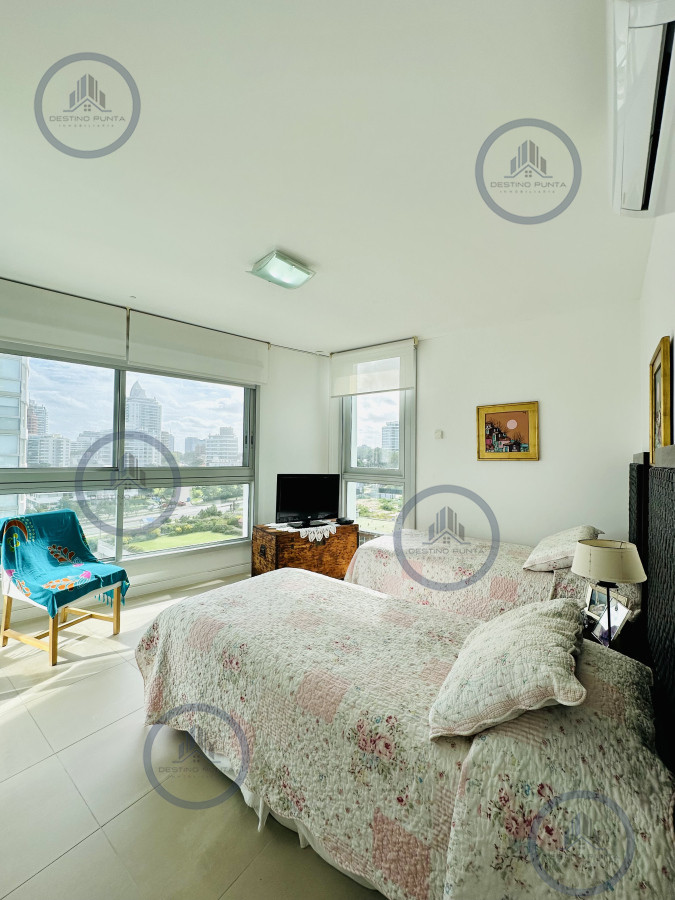 Apartamento ID.1762 - Oportunidad en Venta! Apartamento sobre playa Brava de 3 Dormitorios más Dependencia, Torre Le Parc