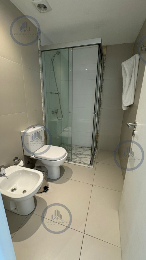 Apartamento ID.2426 - Alquiler temporal de apartamento de 2 dormitorios con parrillero y patio en punta ballena 