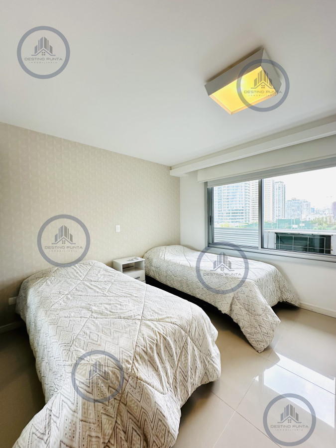 Apartamento ID.2295 - Oportunidad de venta apartamento de 3 dormitorios mas dependencia Playa Brava, Punta del Este