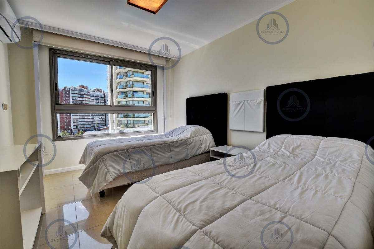Apartamento ID.238 - Apartamento de 3 Dormitorios en Imperiale, Frente al Mar  - Oportunidad en Venta
