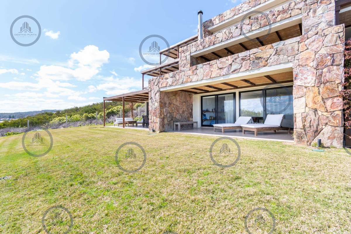 Apartamento ID.9 - Alquier temporario de amplio departamento de tres dormitorios con jardín, Punta Ballena