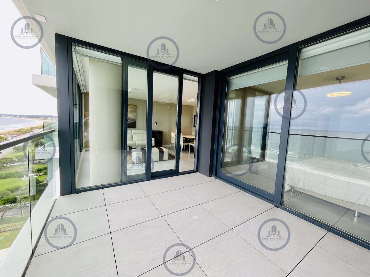Apartamento ID.1122 - Venta y Alquiler Anual Moderno Apartamento de 2 Dormitorios en Torre Venetian sobre Playa Mansa