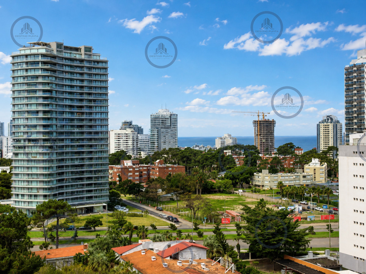 Apartamento ID.3204 - Venta de Excelente Apartamento de 3 Dormitorios con Vista al Mar, Playa Mansa, Punta del Este