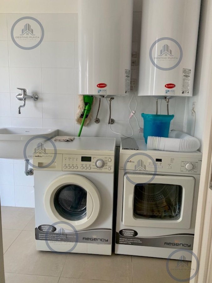 Apartamento ID.51 - Alquiler temporario de apartamento de dos dormitorios más dependencia de servicio sobre Playa Brava, Punta del Este
